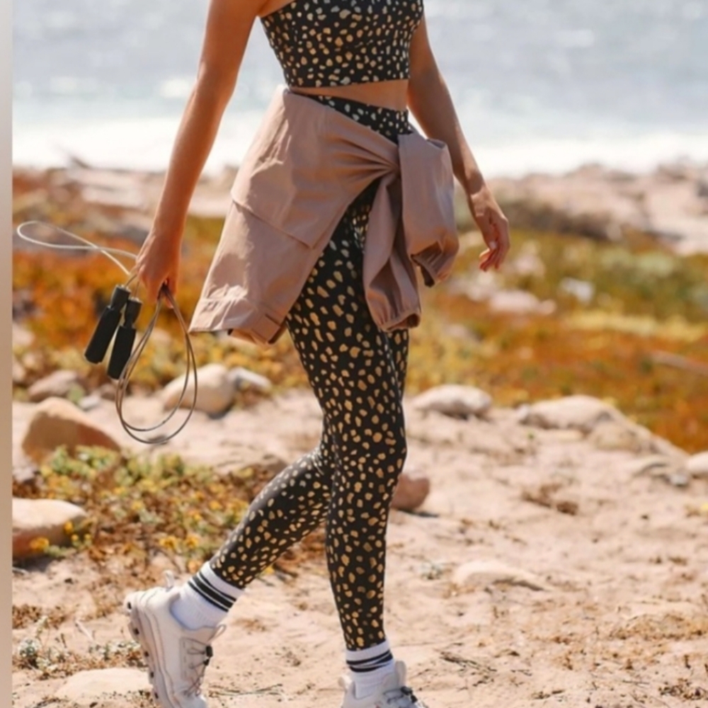 Beach Riot sz M Metallic Gold Spot Leggings